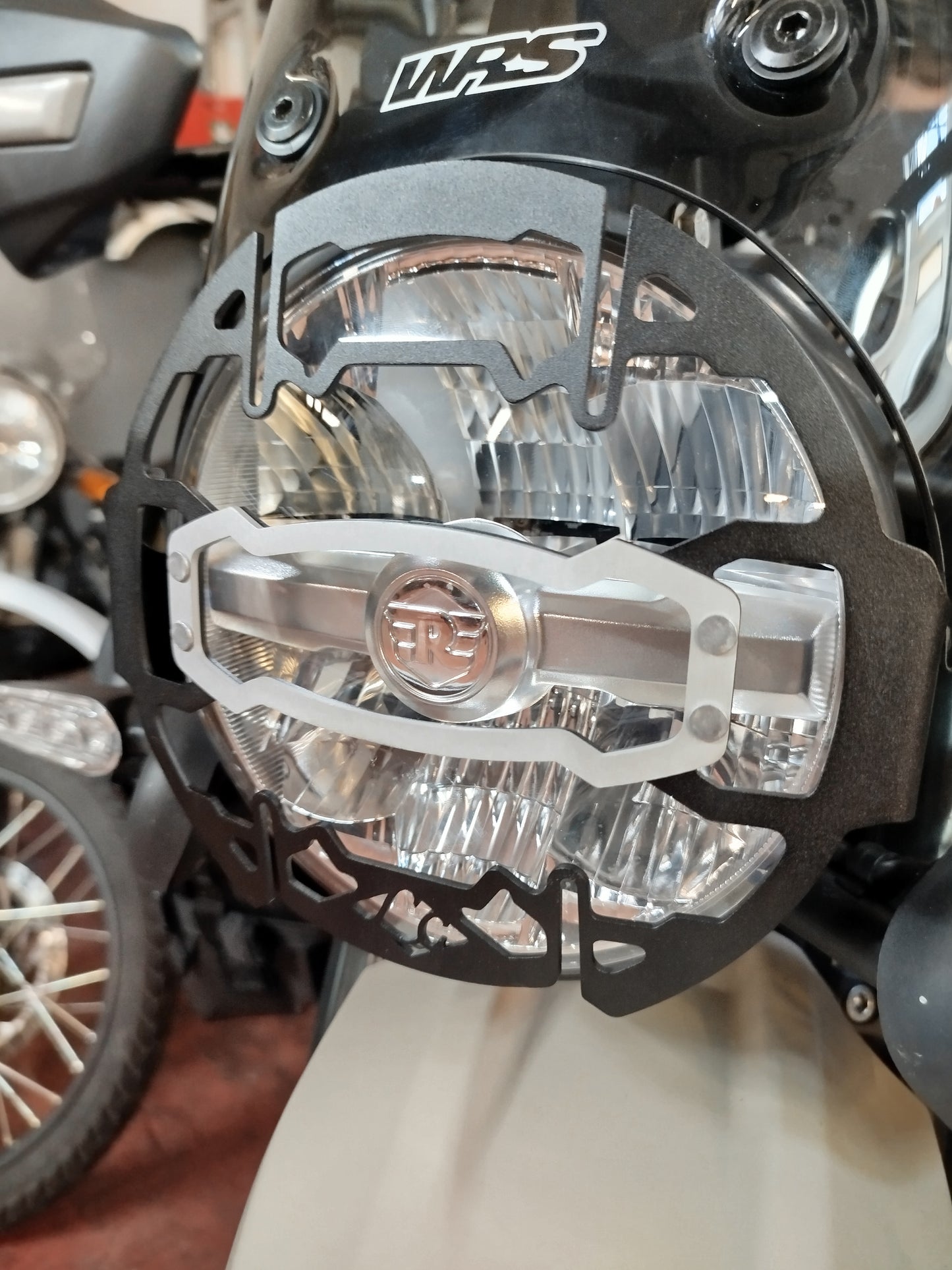 Griglia Faro COSMIC ARGENTO E NERO- Royal Enfield  Himalayan 450cc