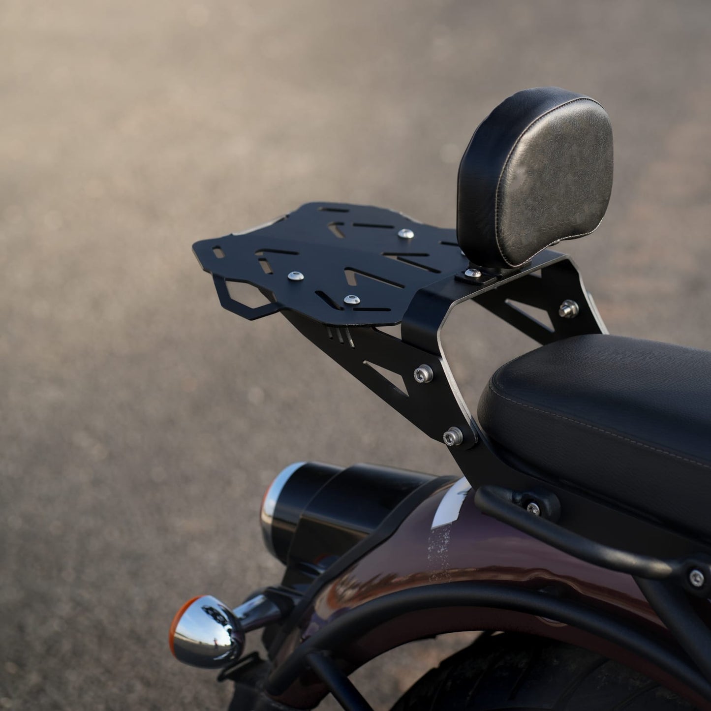 portapacchi con schienale marcato moto torque, made in india, per moto royal enfield shotgun 650 e classic 650